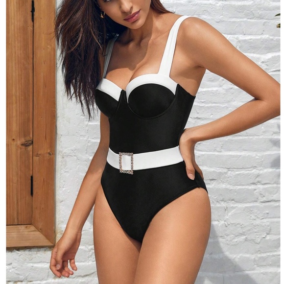 Color Block Cheeky Bottom Beach One piece Monokini - Picture 2 of 6